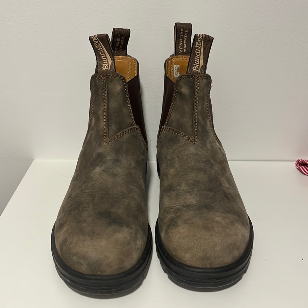 Women’s Blundstone Chelsea Boots in Rustic Brown